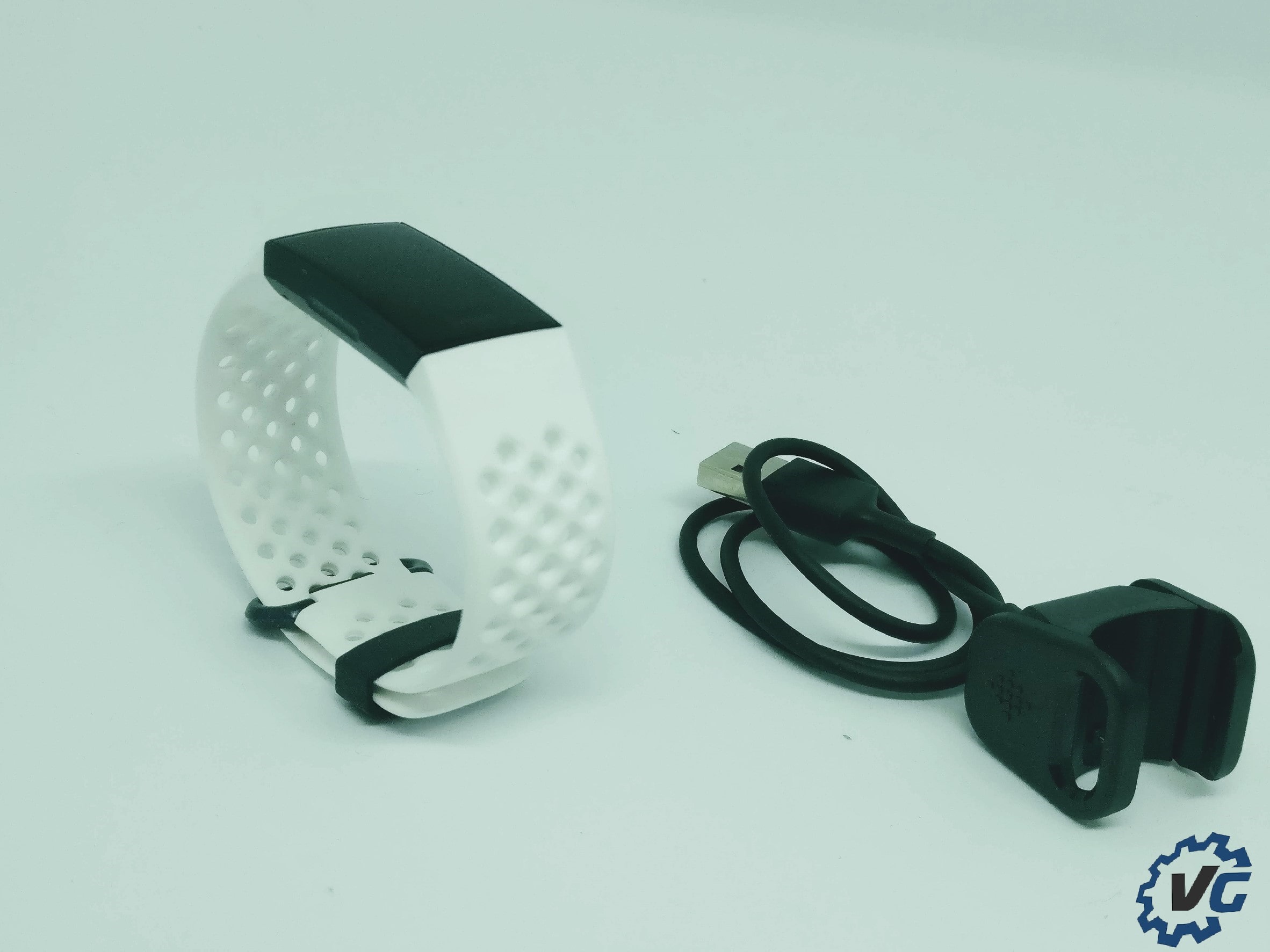 Fitbit Charge 3 bracelet et chargeur