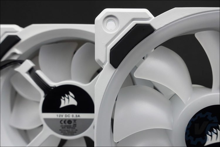 Le Corsair H100i RGB Platinum SE en version blanche