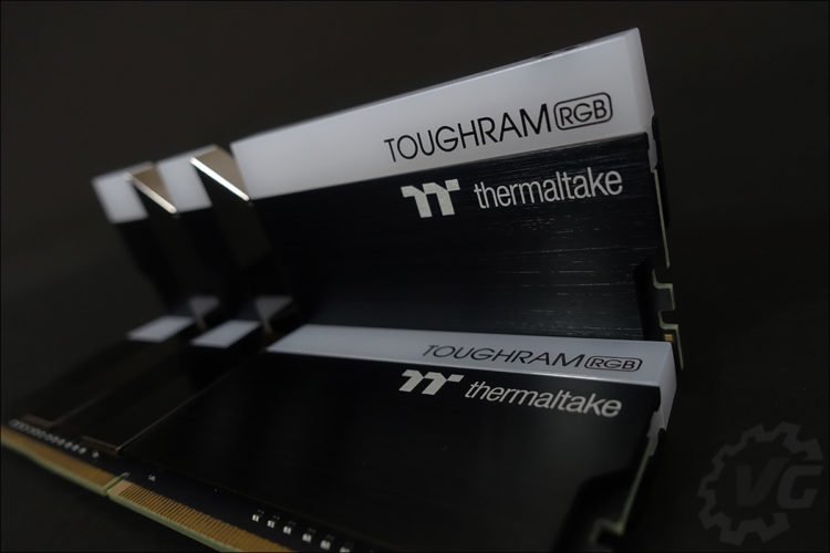 Le kit Thermaltake ToughRam 3600 MHz C18