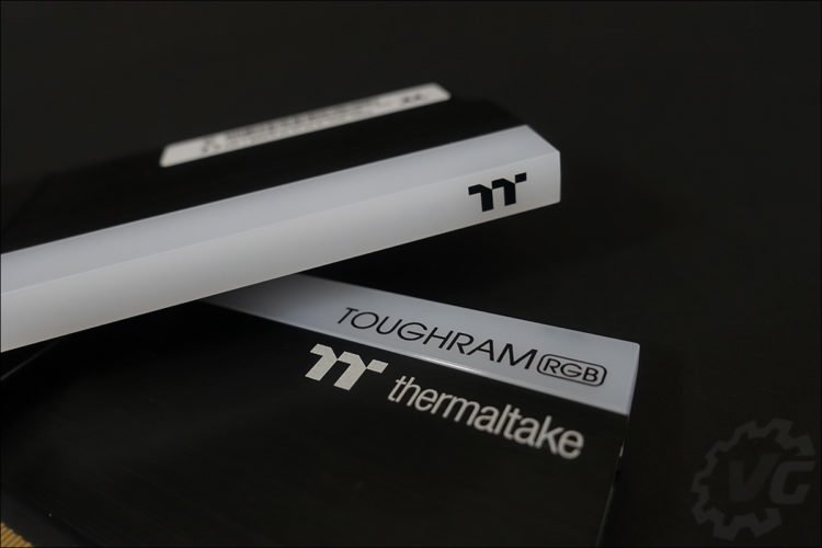 Le kit Thermaltake ToughRam 3600 MHz C18