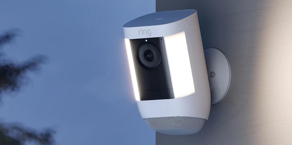 Test Ring Spotlight Cam Plus Solar - Caméra de surveillance extérieure -  UFC-Que Choisir