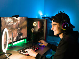 Latin man gaming on his PC live stream