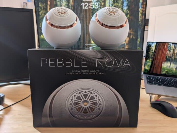 Creative Pebble Nova