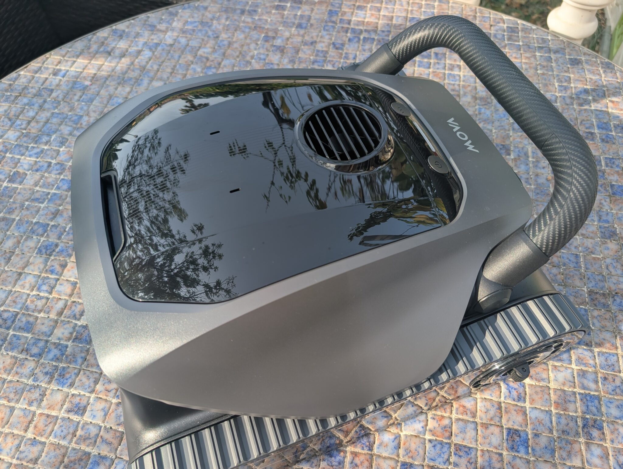 robot-piscine-mova-diver-a10-cover-test-lifestyle-vonguru Mova Diver A10